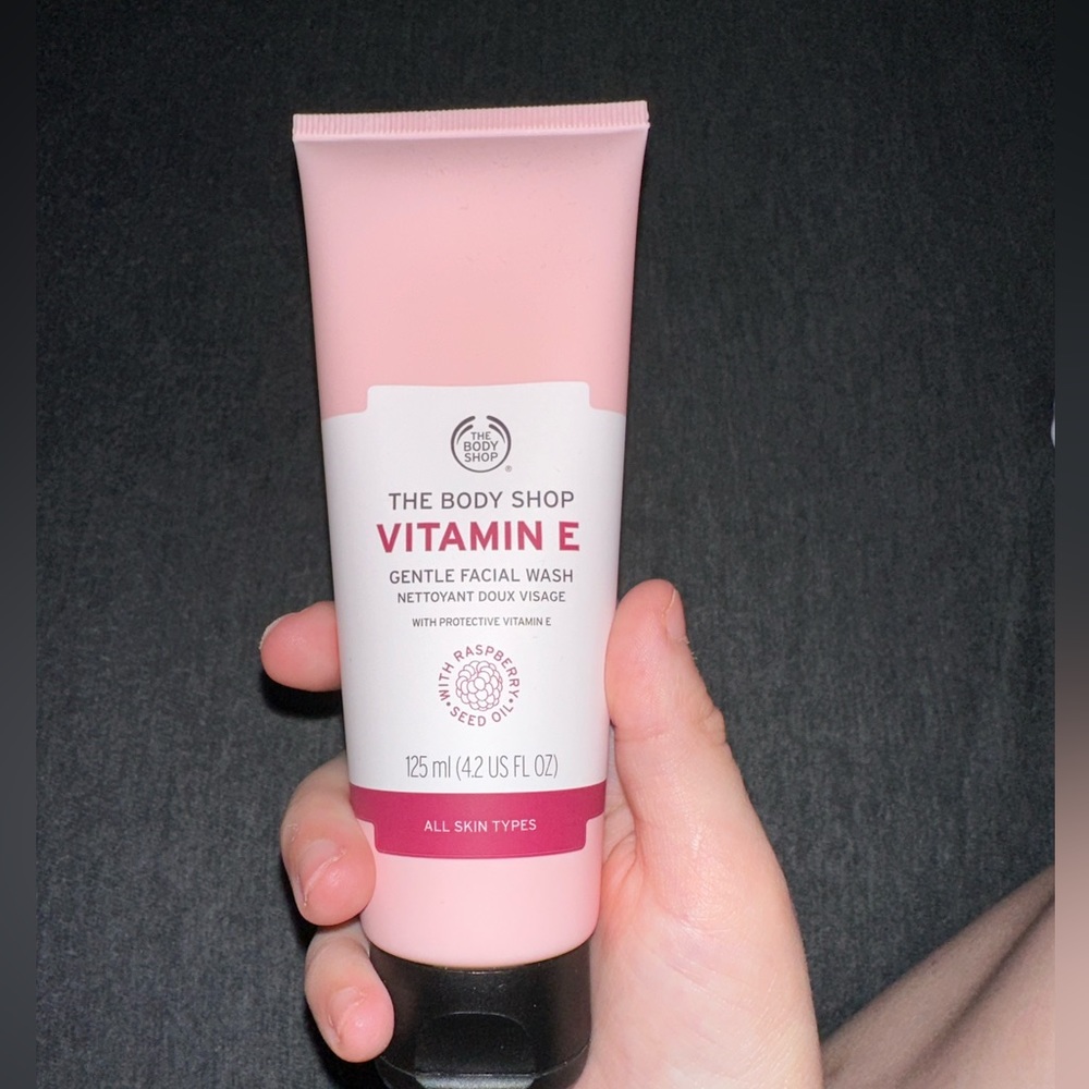 Gentle facial wash